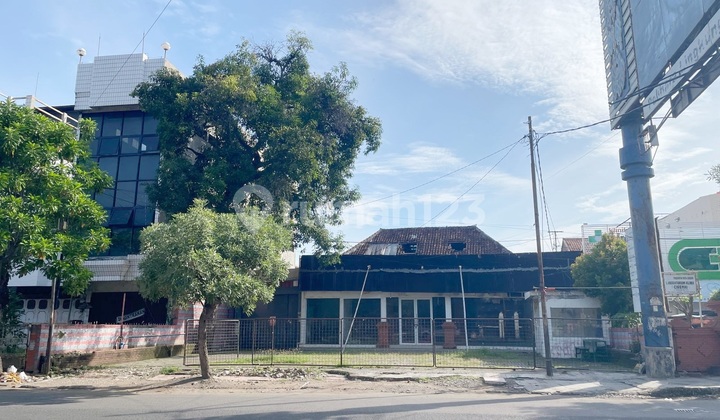 Dijual Rumah Tua Hitung Tanah di Jalan Raya Cirebon, Lokasi Stategis