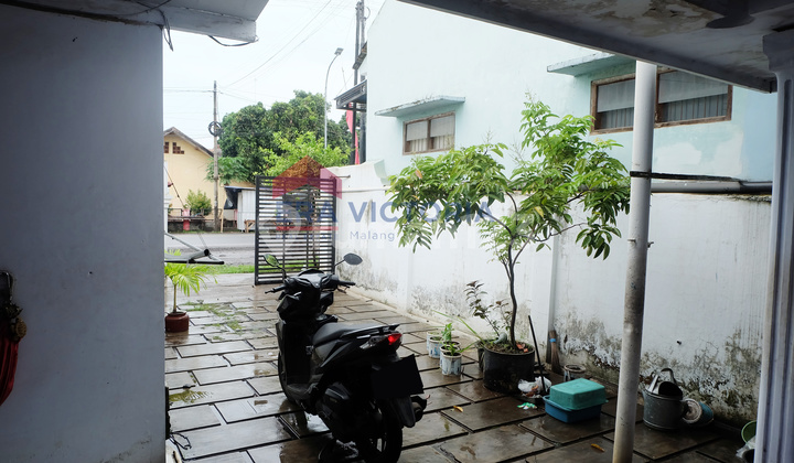 House + 2 Shophouses on Besuki Main Road, 500 m from Toll Exit, Near Beach & School, Suitable for Business & Residence House + 2 Shophouses on Besuki Main Road, 500 m from Toll Exit, Near Beach & School, Suitable for Business & Residence