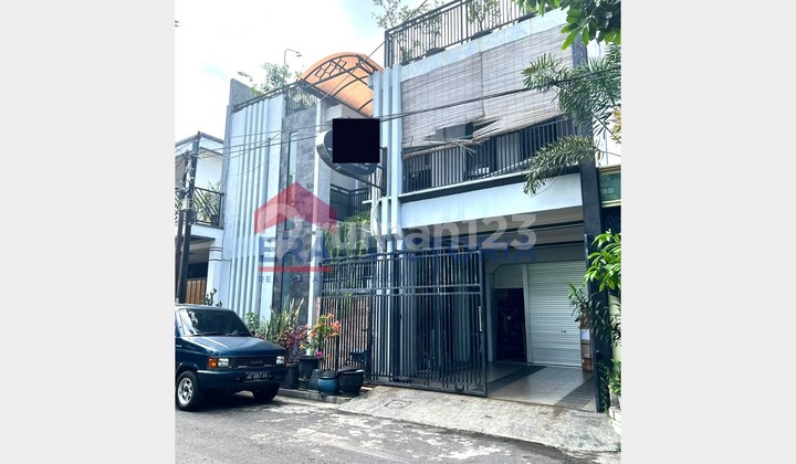 Rumah Bagus Siap Huni 3 Lantai Lokasi Strategi Semampir Kota Kediri