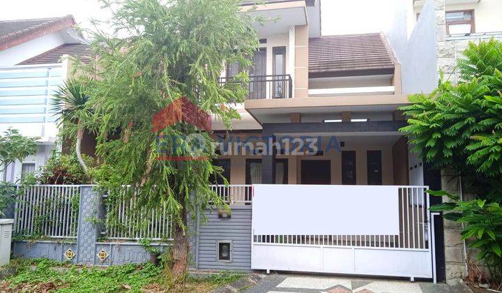 Rumah Cantik Ada Bathub Dan Taman di Permata Jingga  1