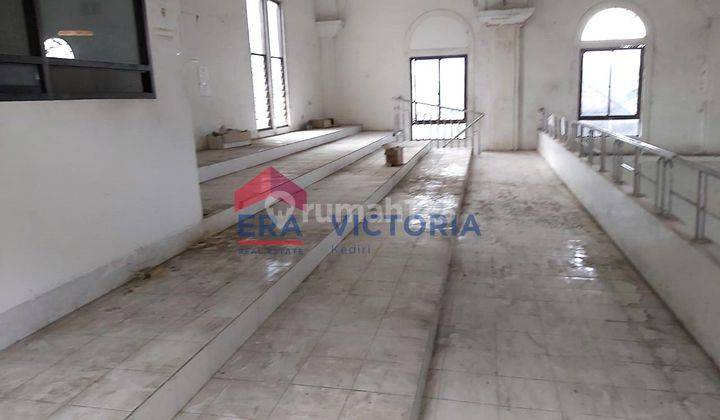 Dijual Eks Gedung Serbaguna di Tengah Kota Kediri, Parkir Luas & Ada Balkon 2