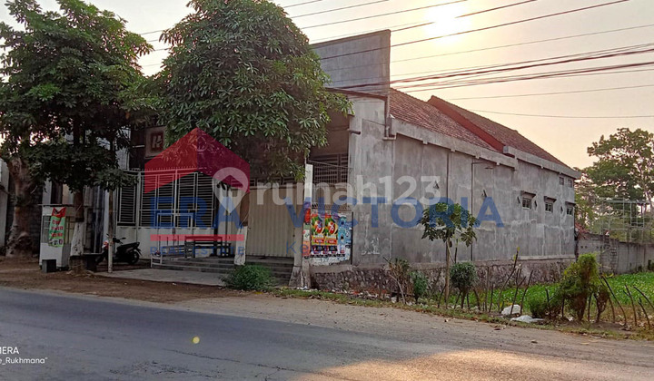 Shop House + Home + Spacious Warehouse Garage for Sale in Kandat, Kediri 2