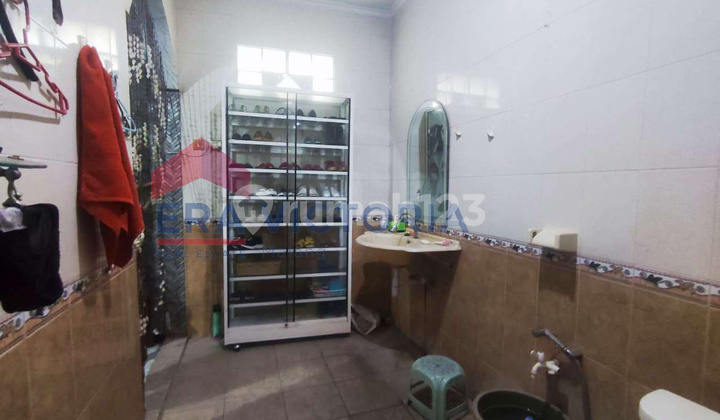 Strategic House in Blimbing Area Near Plaza Araya with Commercial Space Bonus 2