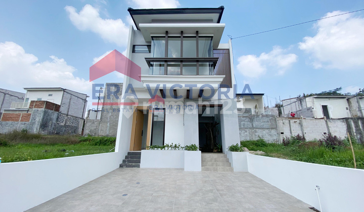 Rumah Baru Gaya Tropical Bali Tengah Kota Lokasi Super Strategis