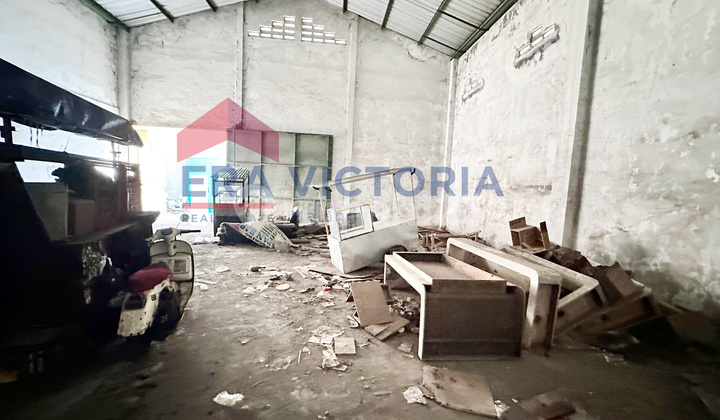 Warehouse for Rent in Malang City, Wide Street, Busy Location, Best Price Warehouse for Rent in Malang City, Wide Street, Busy Location, Best Price