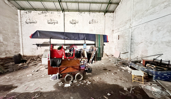 Warehouse for Rent in Malang City, Wide Street, Busy Location, Best Price Warehouse for Rent in Malang City, Wide Street, Busy Location, Best Price