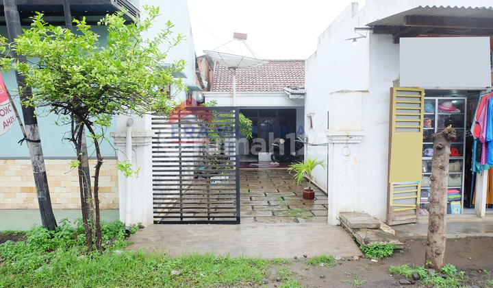 House + 2 Shophouses on Besuki Main Road, 500 m from Toll Exit, Near Beach & School, Suitable for Business & Residence House + 2 Shophouses on Besuki Main Road, 500 m from Toll Exit, Near Beach & School, Suitable for Business & Residence