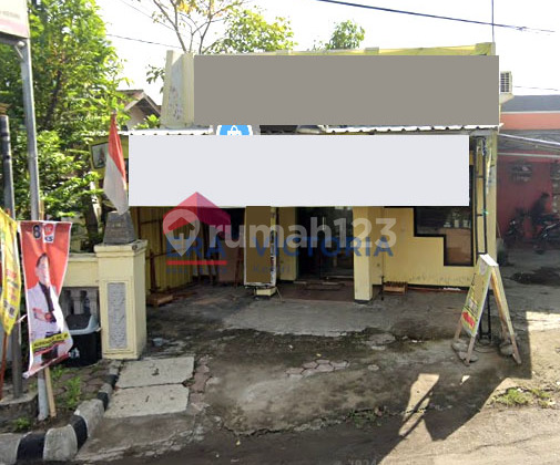 Good Position Hook Ready-to-Use Commercial House in Mojoroto, Kediri City