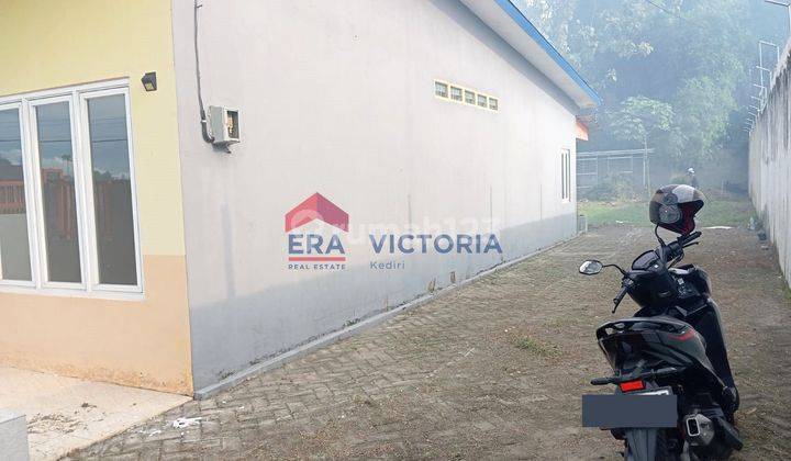 Jual Cepat Rumah dan Toko Lokasi Sambirejo Pare Kediri, Fasilitas Pagar, CCTV, dan Carport Luas 2