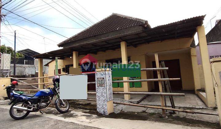 Disewakan Rumah Lokasi Komersial, Cocok untuk Usaha & Hunian 1