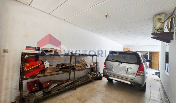 Rumah Vintage 1,5 Lantai Terawat di Area Tenang Dekat MOG & Superindo 2