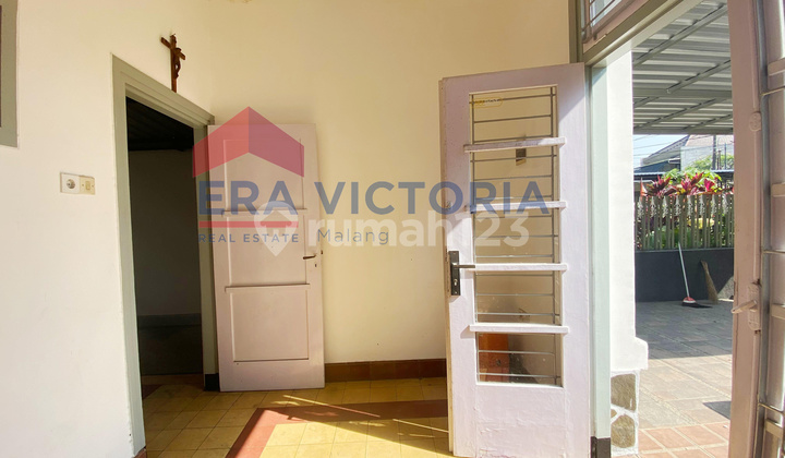 Jantung Kota Rumah Vintage Unik Dekat Pengadilan & Pasar Tradisional 2