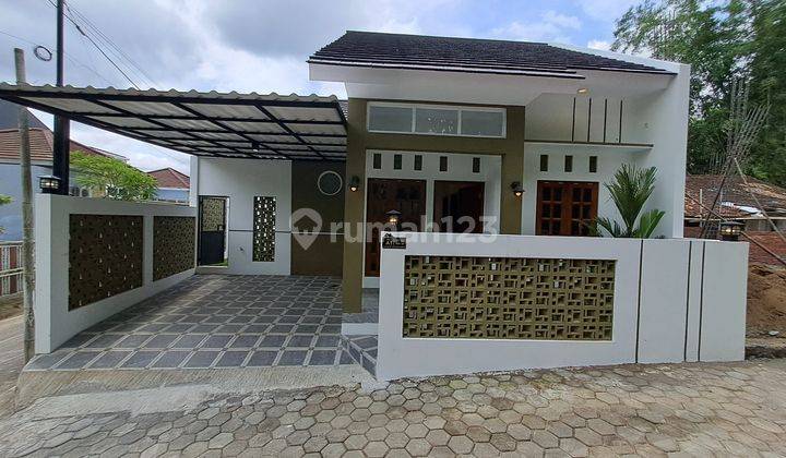 Rumah Cantik Modern Dekat Pasar Sleman Yogyakarta 1