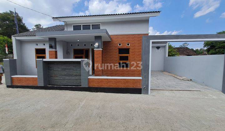 Rumah Modern Istimewa Utara  Purwomartani Sleman Yogyakarta 1