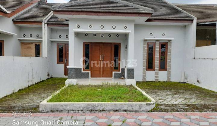 Rumah Luas dalam cluster di Jalan Godean Km 6.5 Bagus 1