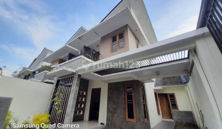 Rumah 2 Lantai Mewah di Utara Jogia Bay Wedomartani SD Model 1