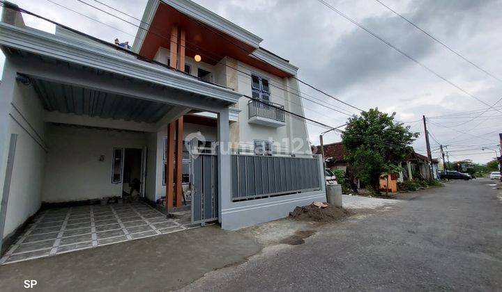 Rumah Desaign Mewah 2 Lantai di Kadisoka Purwomartani 