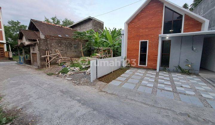 Rumah Gaya Scandinaviani Dekat Sekolah BUDI MULIA TAJEM Sleman 3