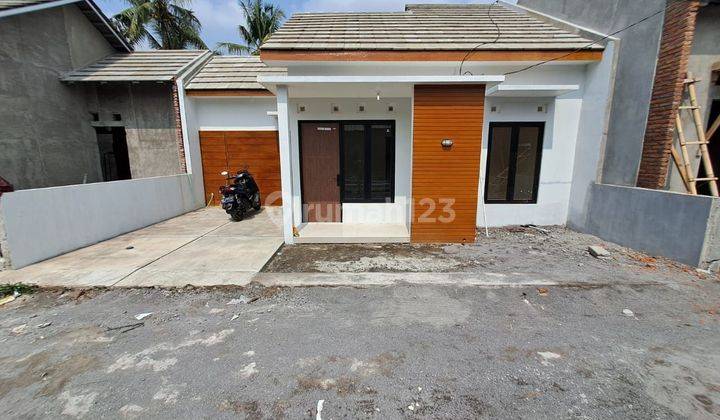 Rumah Minimalis Modern di Timur Pasar Gentan Jakal Km 11 2