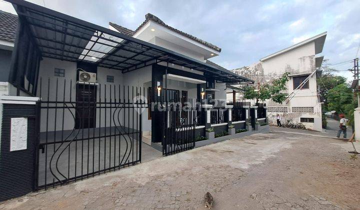 Rumah Istimewa Tanah Luas di Maguwoharjo Sleman 1