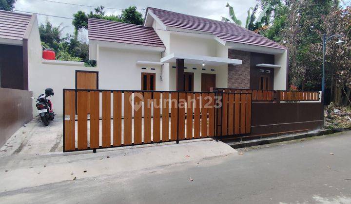 Rumah Cantik Modern Sleman Barat Cebongan 2