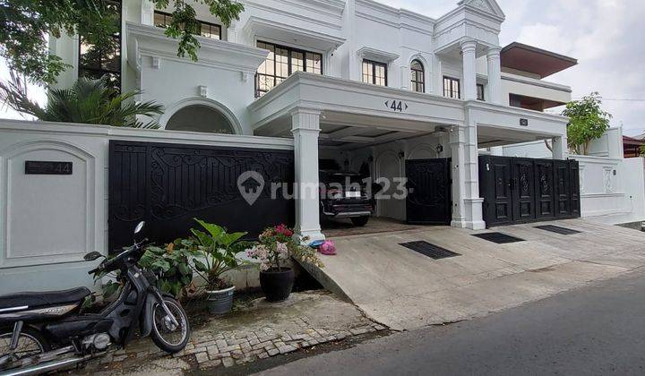 Rumah Mediteranian Kolam Renang di DEKAT KOTA YOGYAKARTA, Sleman 1