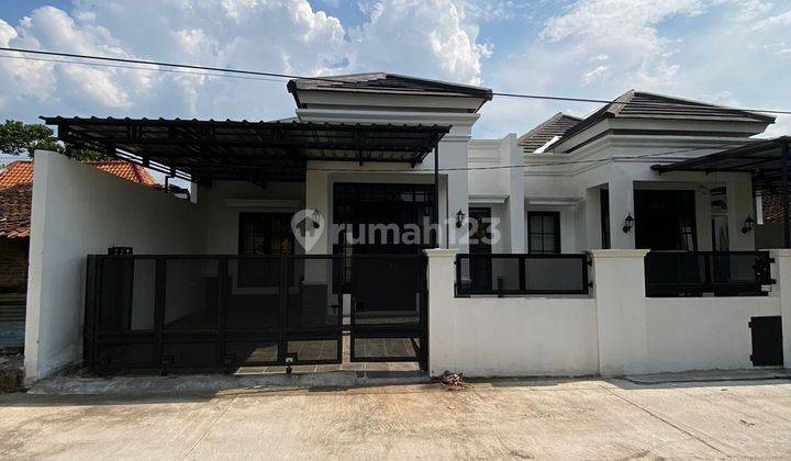 Rumah Modern Klasik Siap Huni Di Jakal Km 10 Dekat Pasat Gentan  1