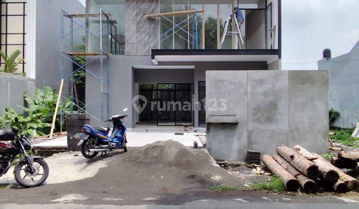 Rumah Mewah Kontemporer di Dekat Kota Yogyakarta, Sleman 1