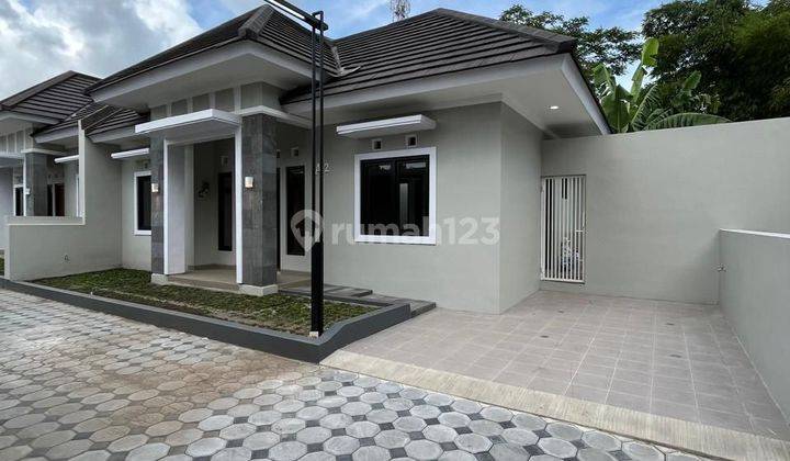 Rumah Modern Cantik  Tamanmartani Bogem Kalasan Sleman 1