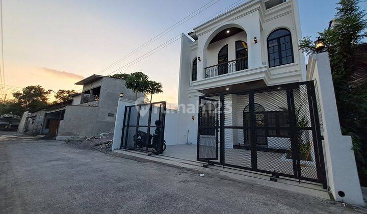 Rumah Mewah  Klasik Tajem Maguwoharjo Sleman Yogyakarta