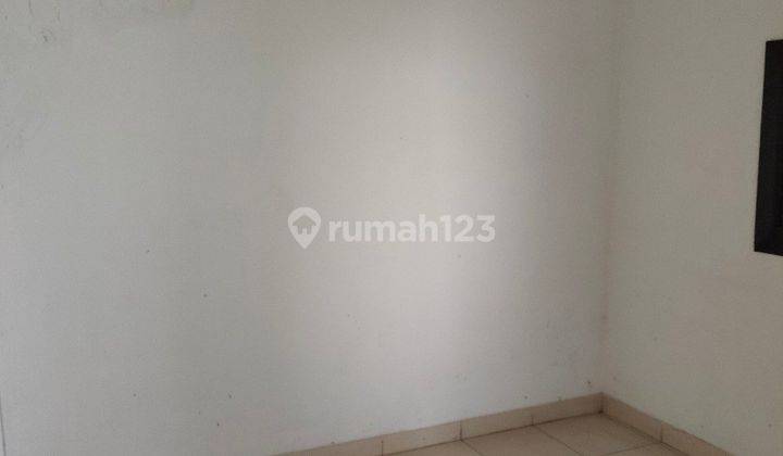 Rumah di Jalan Utama Pondok Hijau, Posisi Depan, SHM 15