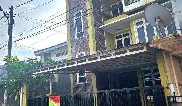 Disewakan Rumah di Bintaro Sektor 2 Tangerang Selatan 1