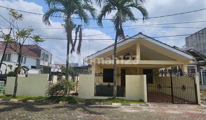 Disewakan Rumah Villa Bintaro Regency Tangerang Selatan Disewakan Rumah Villa Bintaro Regency Tangerang Selatan