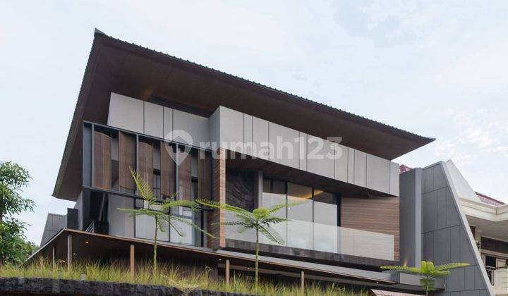 Rumah Baru Tropical House Manyar Kertoadi Surabaya Timur