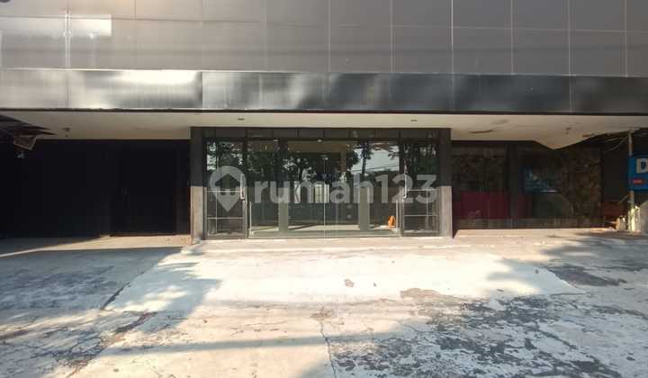 Diponegoro Main Road Commercial Area, Central Surabaya Diponegoro Main Road Commercial Area, Central Surabaya