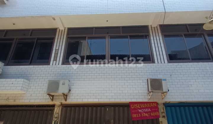 3-Story Ready-to-Use Shop House in Central Surabaya, Kalianyar 1