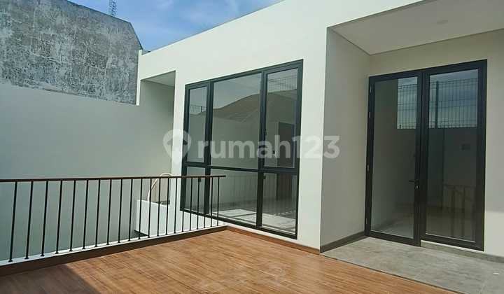 Modern Minimalist New House in Manyar, East Surabaya Modern Minimalist New House in Manyar, East Surabaya
