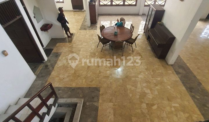 Spacious House Near Cirendeu Main Road