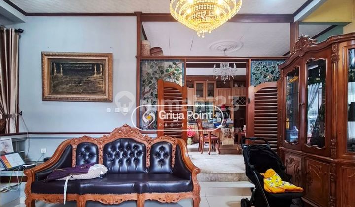 Rumah Kokoh Dalam Komplek Cirendeu
