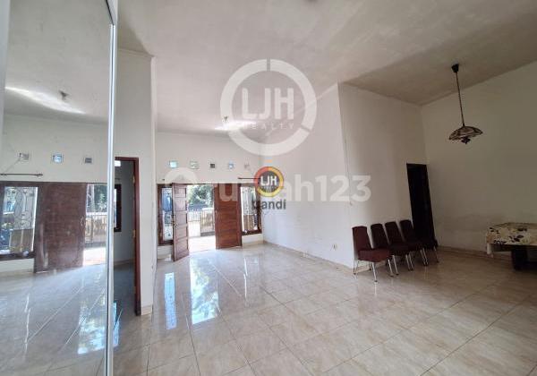 House in East Waru, Banyumanik, Semarang 1
