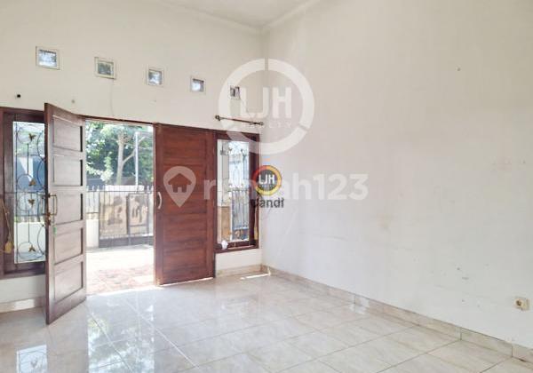 House in East Waru, Banyumanik, Semarang 2