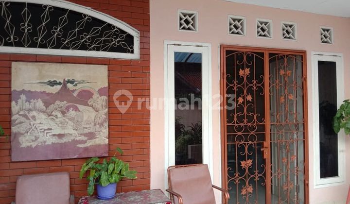 Spacious House with Large Land at an Attractive Price, Danau Indah Complex, Rempoa, Direct Access to Pasar Modern Bintaro Sector 2, 7 Minutes to Pondok Ranji Station, 10 Minutes to Pondok Indah, 10 Minutes to Plaza Bintaro, 10 Minutes to Veteran Bintaro Toll Gate. 2