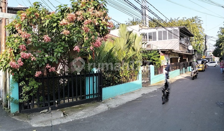 Rmh+kost²san & Utk Usaha,jl.praja Dalam,20 Meter Dari Jl.raya Alteri Pondok Indah,5 Menit Ke Gandaria City,10 Menit Ke Rs.pondok Indah,10 Ke Stasiun Kebayoran Lama,10 Menit Ke Pondok Indah Mall 2