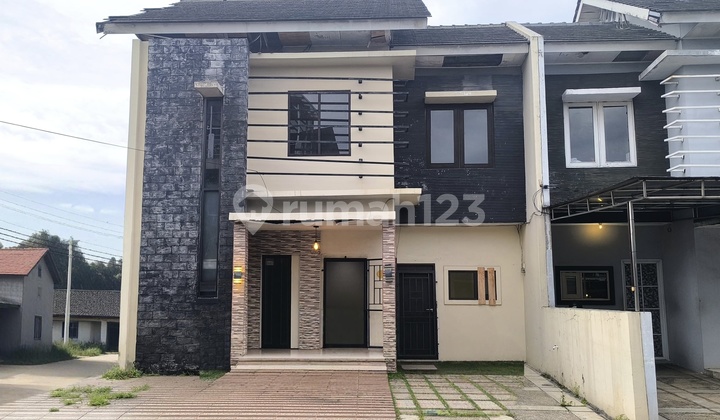 Minimalist House Flood-Free, Mega Persada Complex, Ceger Raya Street, 5 Minutes to Modern Ceger Market, 10 Minutes to Cipadu Clothing Wholesale Store, 10 Minutes to Pondok Aren Regional Hospital, 15 Minutes to Pondok Ranji Station.