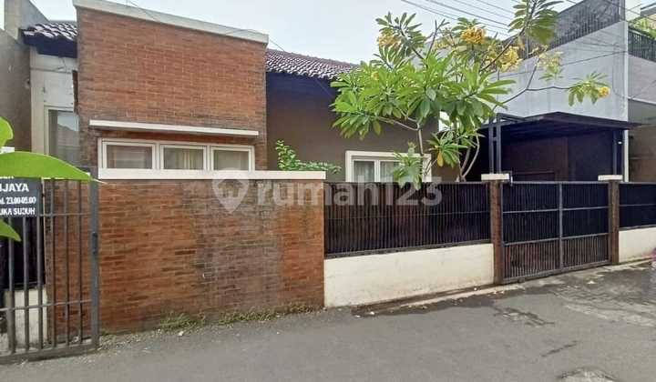 Rmh Cantik,******** Wijaya,samping Pasar Modern Pesanggrahan,7 Menit Ke Rsud Pesanggrahan,10 Menit Ke Pintu Tol Ciledug,7 Menit Ke Halte Bus Trans Jakarta,7 Menit Ke Rsud Pesanggrahan