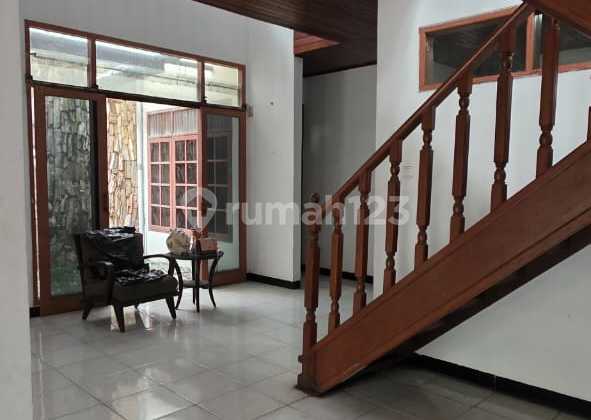 Dijual Murah,Bebas Banjir,Jl.puter,Bintaro Sektor 5,100 Meter ke Jl.raya Bintaro Sektor 5,5 Menit ke Lotte Mall,10 Menit ke Plaza Bintaro,10 Menit ke Stasiun Pondok Ranji,7 Menit Rs.mitra Keluarga & 7 Menit ke Rs.premier Bintaro,10 Menit ke Pasar Modern B 2