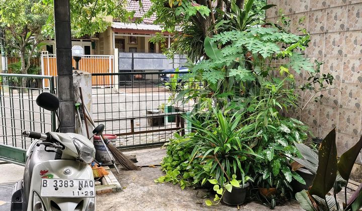 Affordable House, East Cucur Street, Bintaro Sector 4, 5 Minutes to Plaza Bintaro, 7 Minutes to Pondok Ranji Station, 7 Minutes to Bintaro-Serpong Toll Road, 7 Minutes to Pondok Aren Regional Hospital, 10 Minutes to Bintaro Sector 2 Modern Market. 2