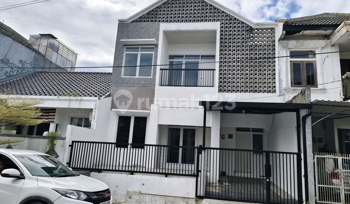 New house, minimalist, Rajawali street, Bintaro Sector 9, 10 minutes to Bintaro-Serpong toll road, 10 minutes to Bintaro Sector 7 Modern Market, 10 minutes to Global Jaya School, 15 minutes to Sari Asih Jombang Bintaro Hospital, 10 minutes to Premier Hospital & 10 minutes to Lotte Mall. 2