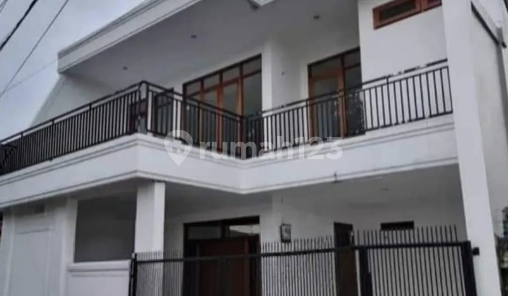 Beautiful & Flood-Free House, Pertamina Complex, Pondok Ranji, 5 Minutes to Pondok Ranji Station, 7 Minutes to Plaza Bintaro, 7 Minutes to Mitra Keluarga Bintaro Hospital, 10 Minutes to Bintaro Toll Gate, 7 Minutes to Bintaro Jaya Sector 2 Modern Market, 10 Minutes to UIN Ciputat Campus. Beautiful & Flood-Free House, Pertamina Complex, Pondok Ranji, 5 Minutes to Pondok Ranji Station, 7 Minutes to Plaza Bintaro, 7 Minutes to Mitra Keluarga Bintaro Hospital, 10 Minutes to Bintaro Toll Gate, 7 Minutes to Bintaro Jaya Sector 2 Modern Market, 10 Minutes to UIN Ciputat Campus.