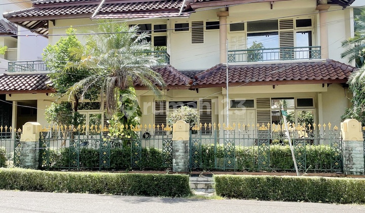 Rmh Murah,Harga Dibawah Njop,Bintaro Jaya Sektor 1,Di Hoek,Kolam Renang,Lok Tenang,5 Menit ke Pintu Tol Bintaro-Serpong,7 Menit ke Stasiun Pondok Ranji,10 Menit ke Plaza Bintaro,10 Menit ke Rs.mitra Keluarga,15 Menit Rs.dr Suyoto,15 Menit ke Tol Rc.vetera